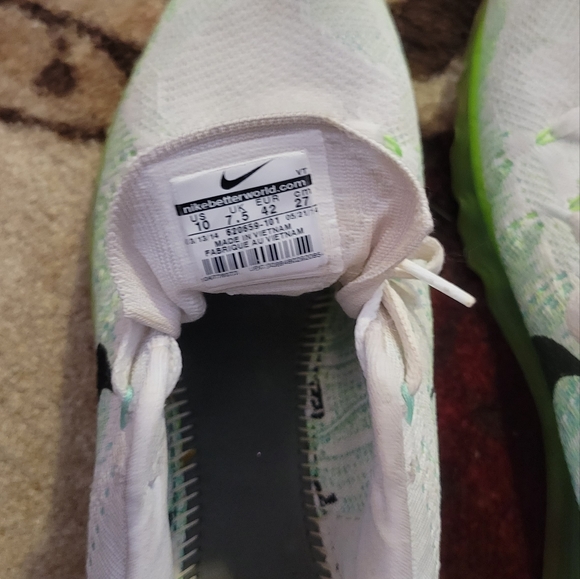 Women's Nike Sneakers - Picture 3 of 7